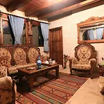 מלון Turquaz Cave 2*