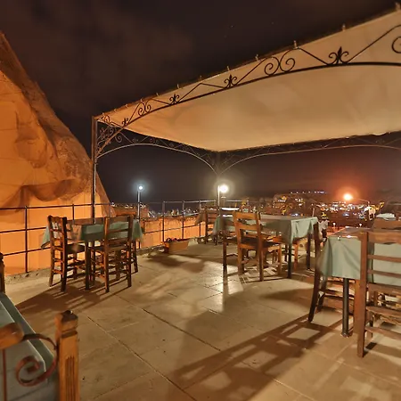 特卡兹洞穴酒店 2* 格雷梅